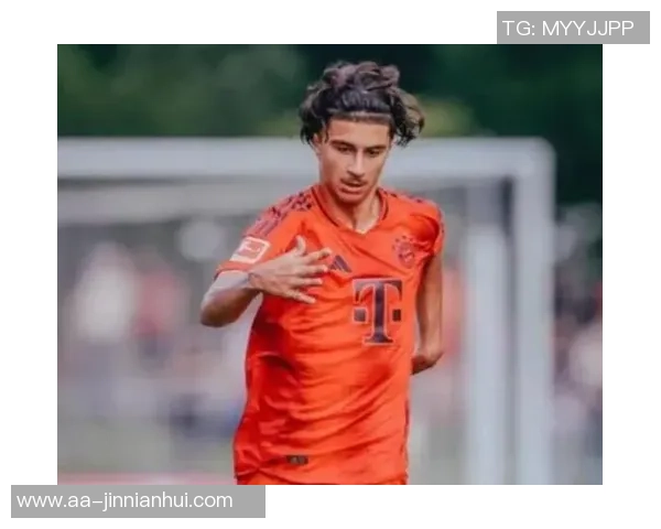 尤文图斯和多特蒙德关注拜仁18岁边锋利奇纳合同明夏到期情况